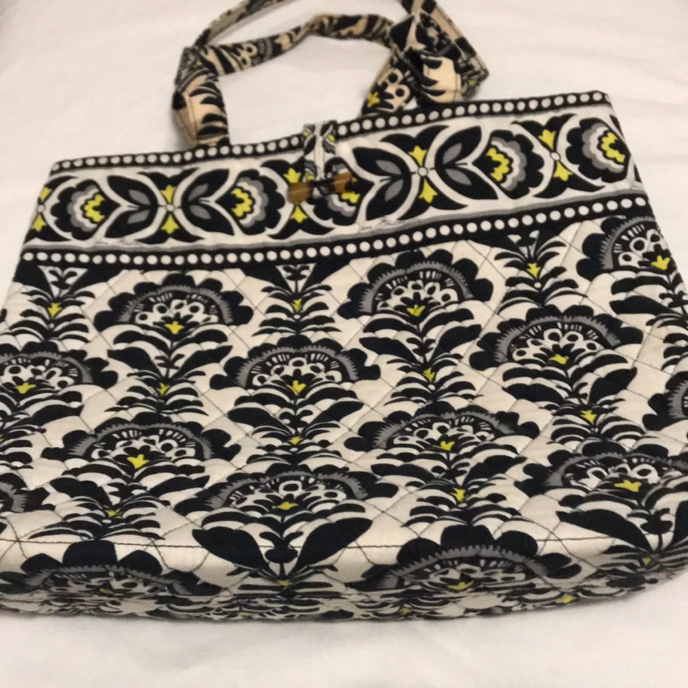 Vera Bradley tote bag. (Retired)